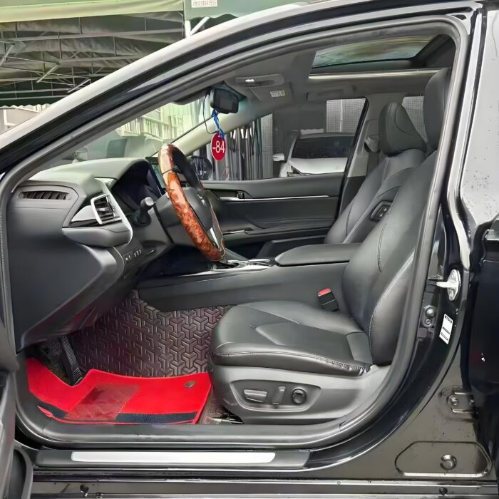 2021 Toyota Camry 2.5L Luxury Edition - Image 5