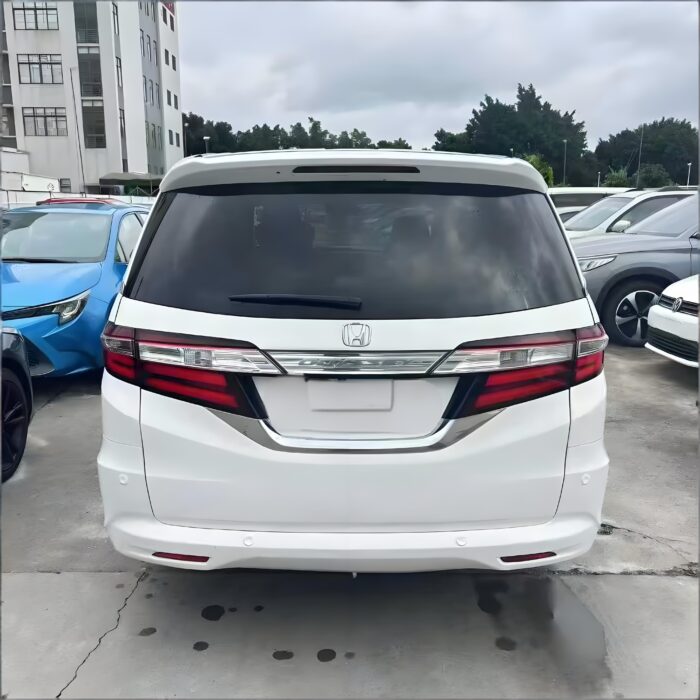 2017 Honda Odyssey 2.4L EX Luxury Edition - Image 4