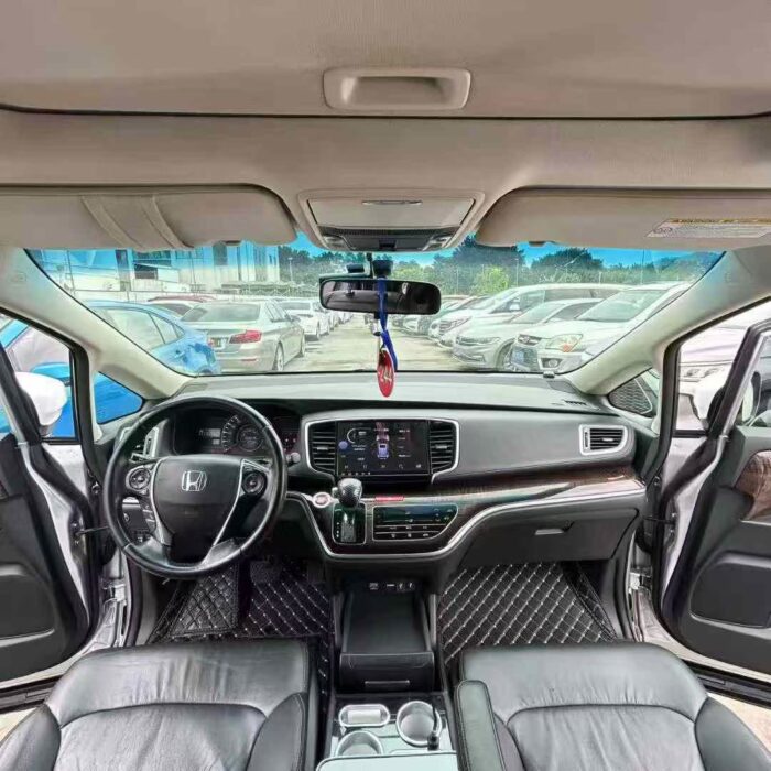 2017 Honda Odyssey 2.4L EX Luxury Edition - Image 5